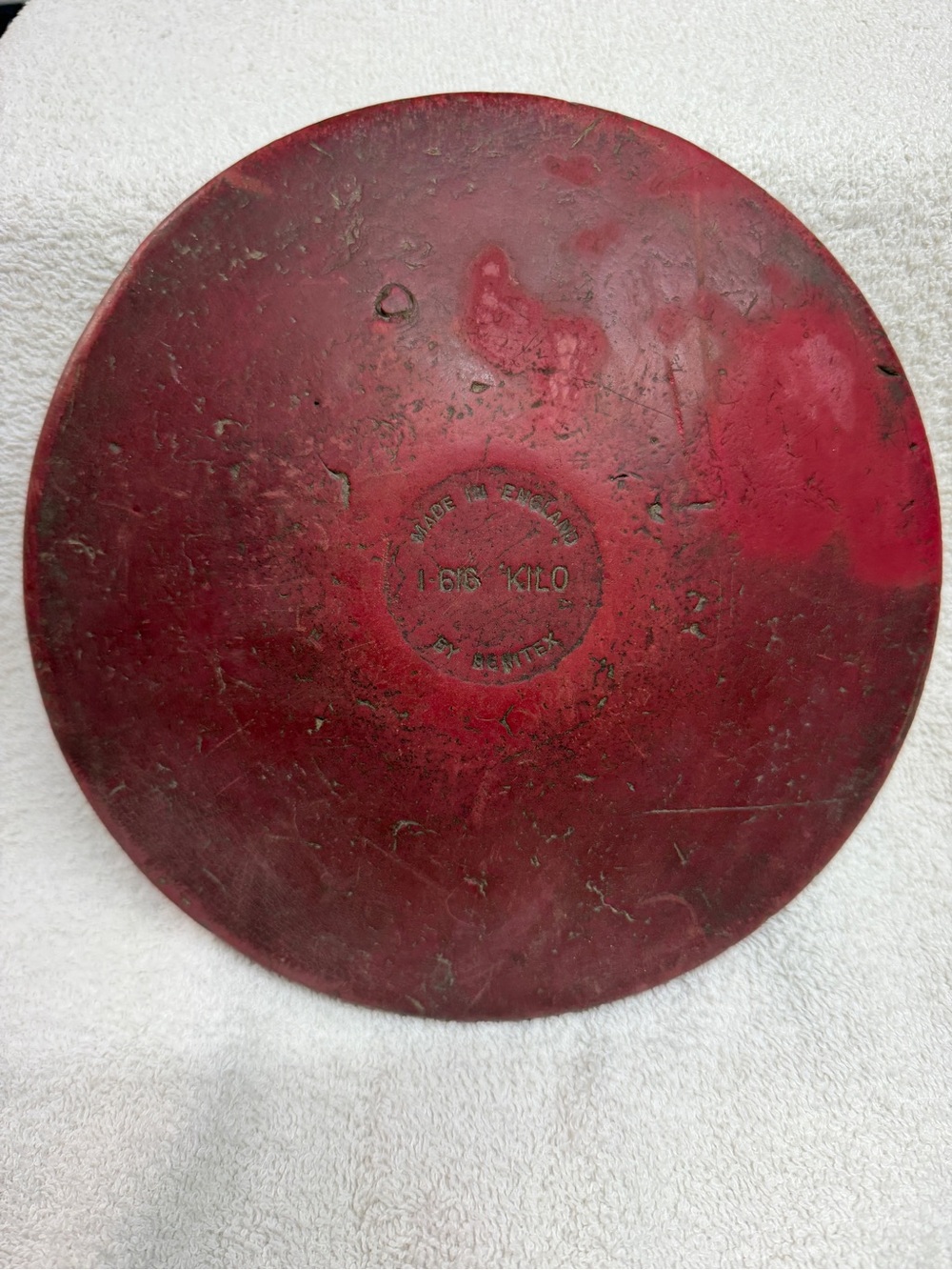 VINTAGE SPORTCRAFT BERITEX ENGLAND 1.616 KILO RED DISCUS - TRACK & FIELD.